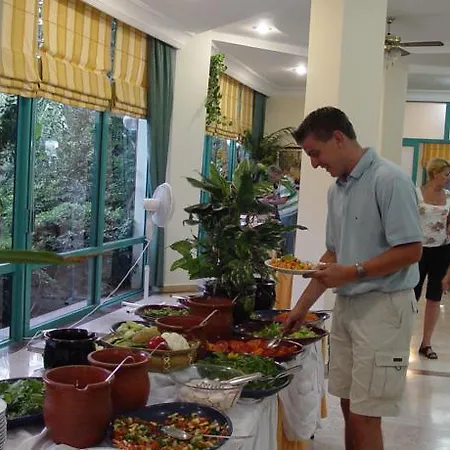 Tropical ホテル 4*